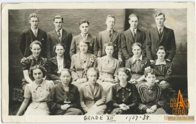 Photographic postcard, Grade XII / 12, 1937 / 1938, high school graduates