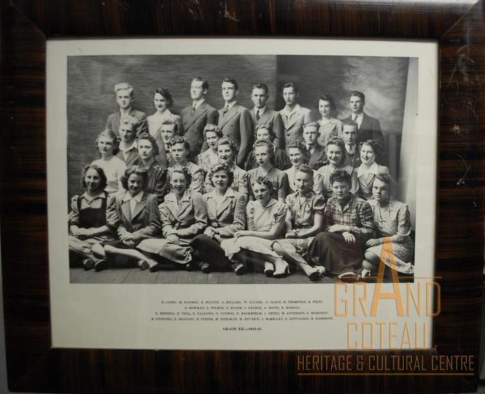 Photographic Print, grade XII / 12, 1942 / 1943, high school graduates