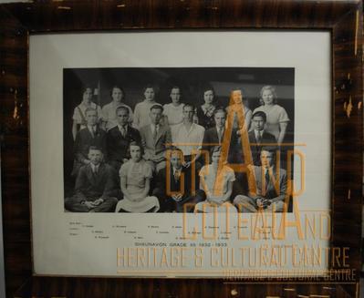 Photographic Print, grade XII / 12, 1932 - 1933, Shaunavon High Grade 12 Graduation 