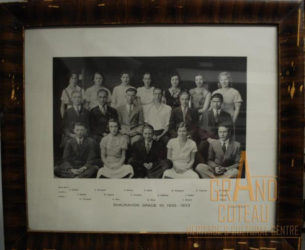 Photographic Print, grade XII / 12, 1932 - 1933, Shaunavon High Grade 12 Graduation 