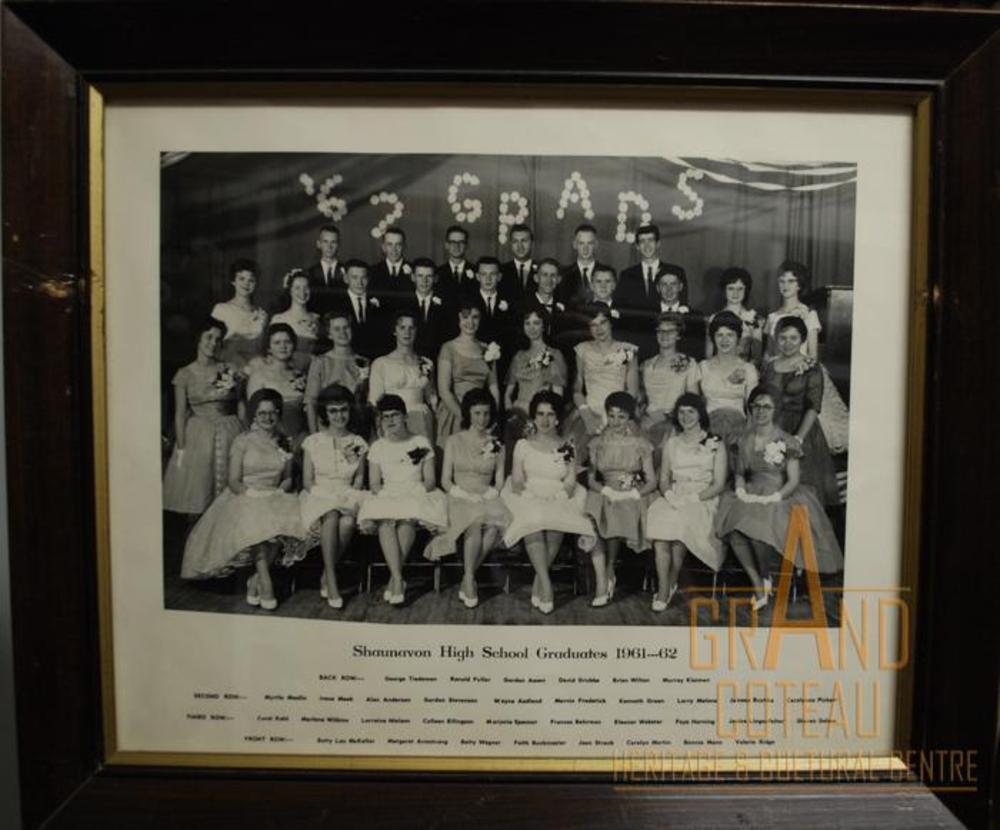 Photographic Print, grade XII / 12, 1961 - 1962, graduates