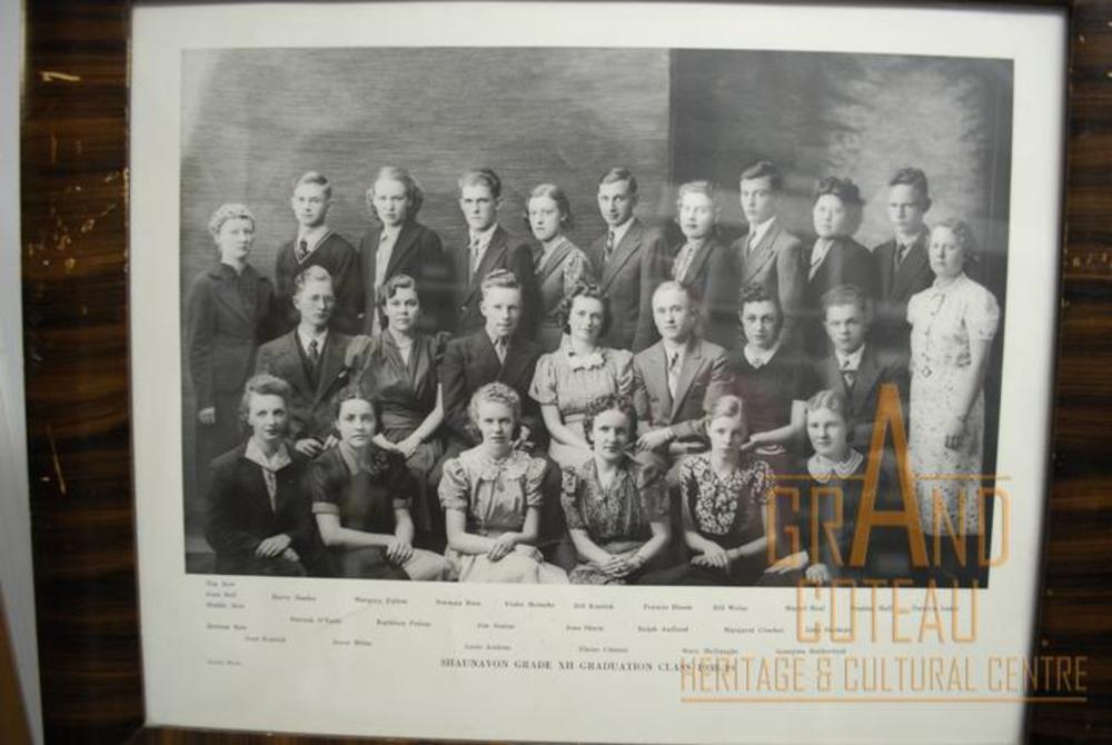 Photographic Print, Grade XII / 12, 1938 / 1939, high school graduation