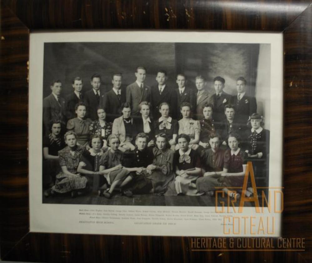 Photographic Print, grade XII / 12, 1939 / 1940, high school graduates