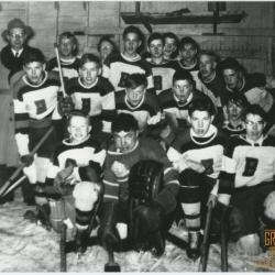 Shaunavon “Hamburgers” hockey team N 19, hash league, 1956-57