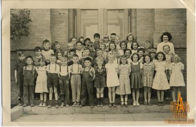 Photographic print, Grade II / 2 , 1948 / 1949 Shaunavon Public School, May 