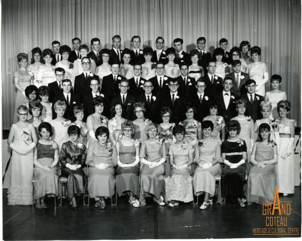 Photographic print, grade XII / 12, 1967 - 1968, graduates