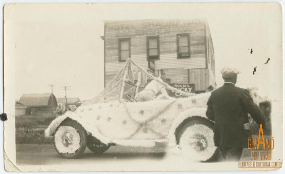 1927 parade float with Lucky Cafe and Rooms building