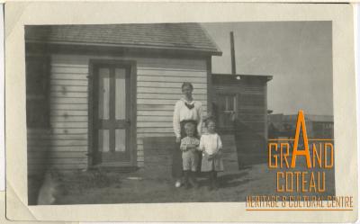 Photograph, Leonard 'Hymie' Hanft, mother Martha Hanft, and Miss Gerber in front of farm house