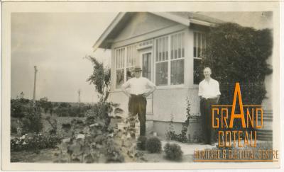 Photograph, Albert 'Doc' Hanft and son Leonard 'Hymie', in front of their farmhouse, 1932