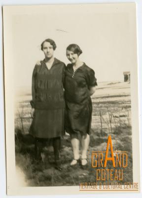 Photographic Print, 2 unidentified women