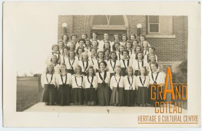 CGIT [Canadian Girls in Training] group photo, 1944