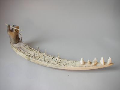 Cribbage Board with Hunter and Animals