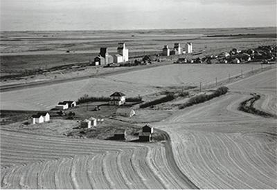 SK: Sedley (to S.E. of Regina) - Elevator siding village