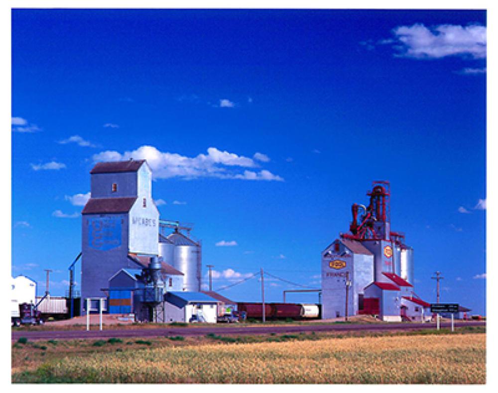 SK: The Great Regina Plain – Grain elevators at Francis.