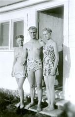 Margaret Plewis, Morris Plewis, Evelyn Aspelund in Swimwear (1946)