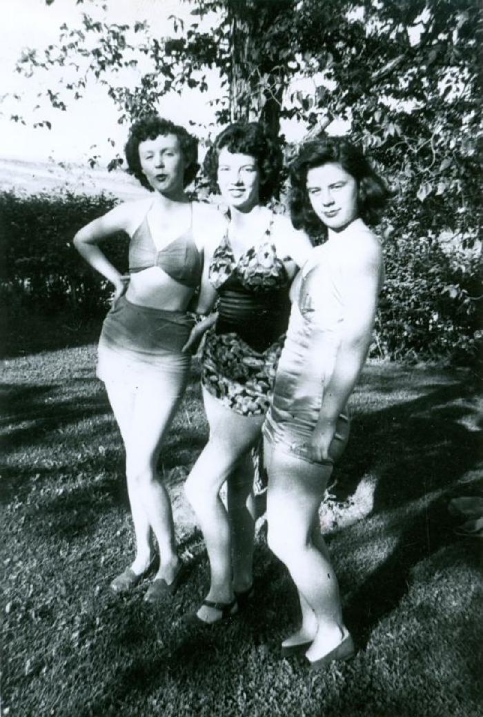 Edna Clayton, Donna Hanson, Jean Robertson in Swimsuits (1947)