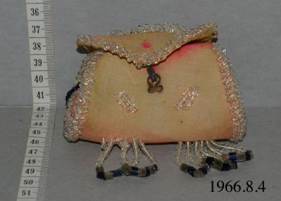 Pink Purse With Glass Beads (1902)