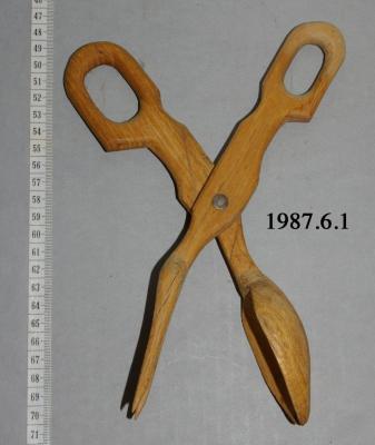 Wooden Salad Tongs (1930)