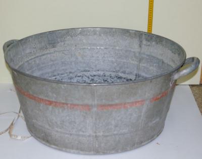 Metal Washtub (1914)