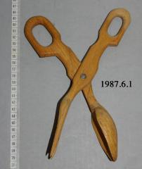 Wooden Salad Tongs (1930)