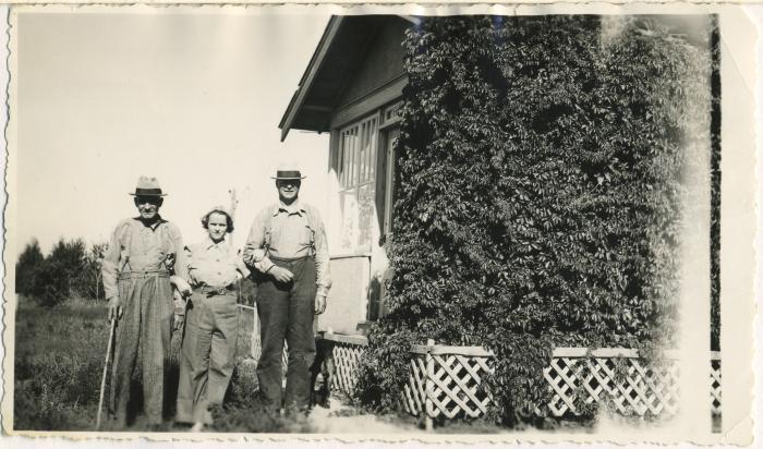 Photograph, Albert 'Doc' Hanft and neighbour Dan Olmstead and Dan's niece, circa 1935, in front on Hanft farmhouse