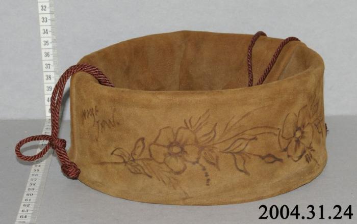 Collar Case From Moose Jaw;Collar Case From Moose Jaw;Leather Collar Case