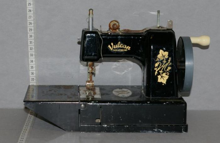 Vulcan Featherweight Toy Sewing Machine;Vulcan Featherweight Toy Sewing Machine;Vulcan Featherweight Toy Sewing Machine;Vulcan Featherweight Toy Sewing Machine