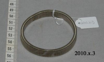 Metal Arm Garter