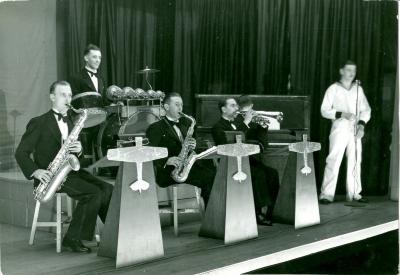 Fourth Current Review Band (1943-01)