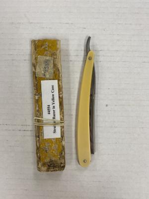 Straight Razor in Yellow Case