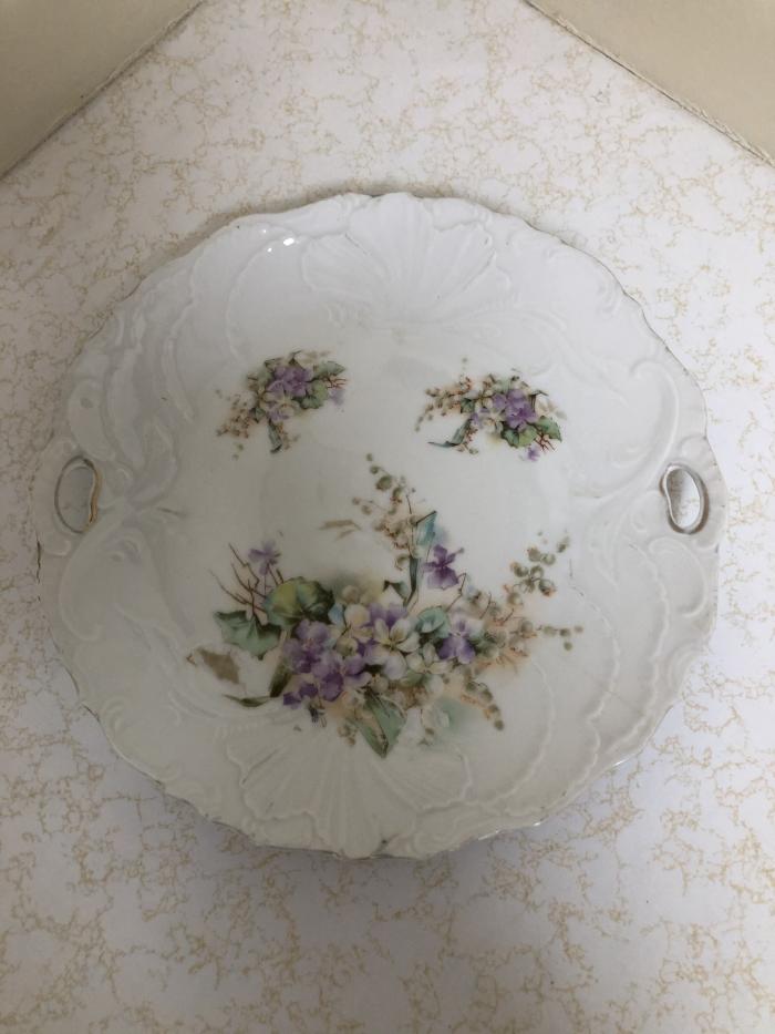 White Plate - mauve flowers