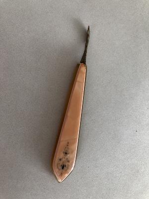 Cuticle Knife - peach - Lillian Sandberg