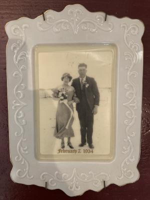 Plate - wedding picture of Mr. and Mrs. Emile Payot (Beaujot)