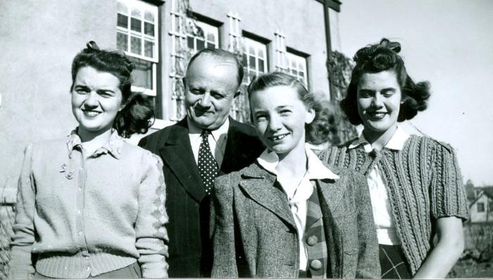 Swift Current Comprehensive Institute Cheerleaders & Music/Literature Committee (1941-1942)