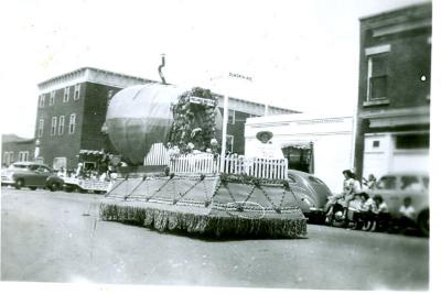 Parade (c.1949)