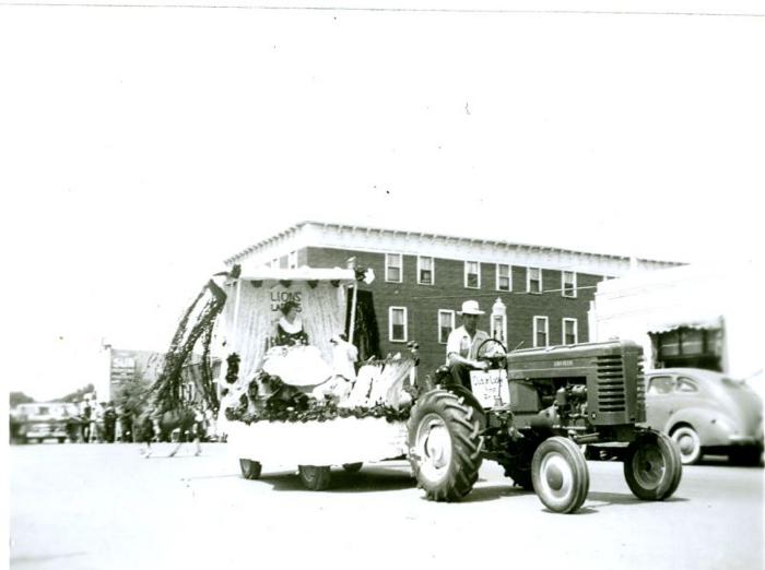 Parade (c.1949)