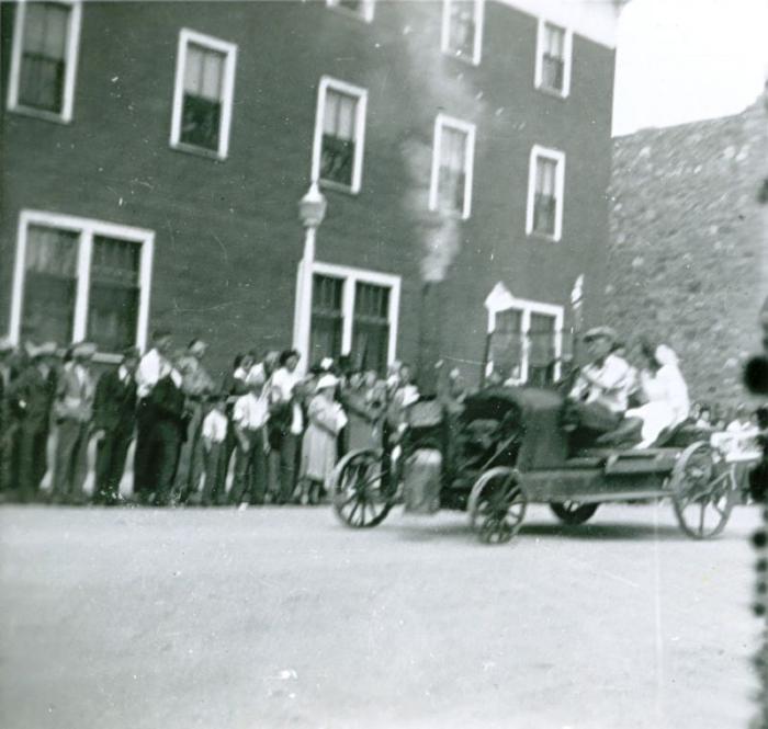 Parade (c.1945)