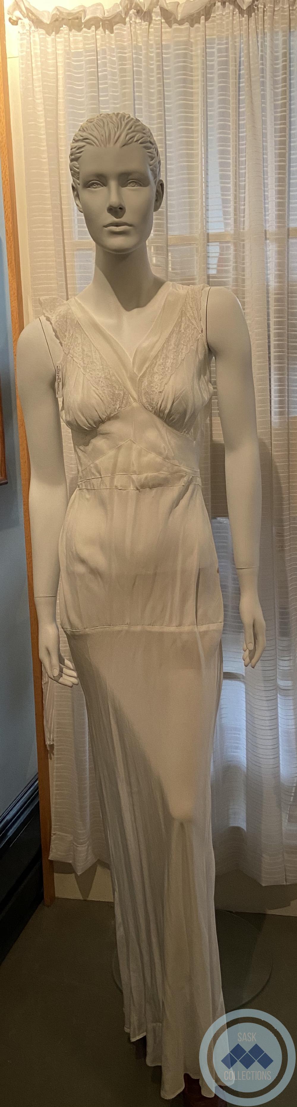 Nightgown (white)