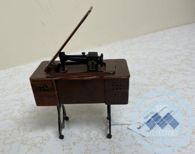 Salt & Pepper Shakers - Sewing Machine
