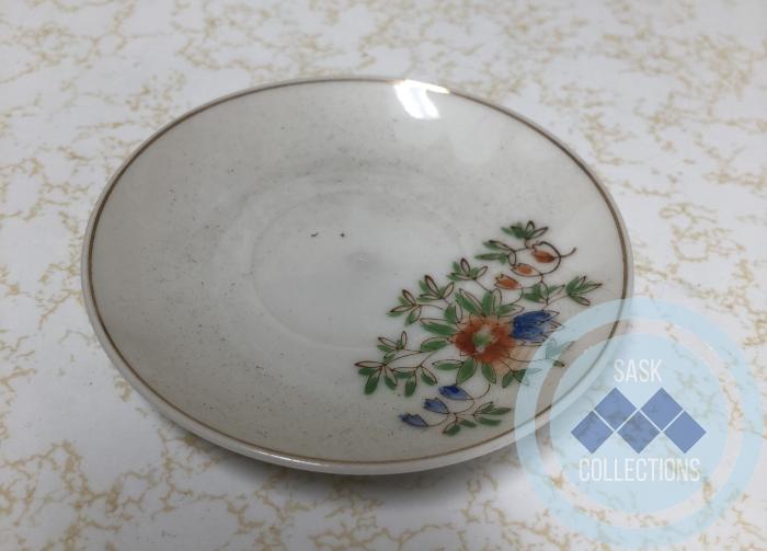 Small Saucer - belonged to Jimmy and Elsie Tallentire.