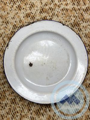 White enamel plate