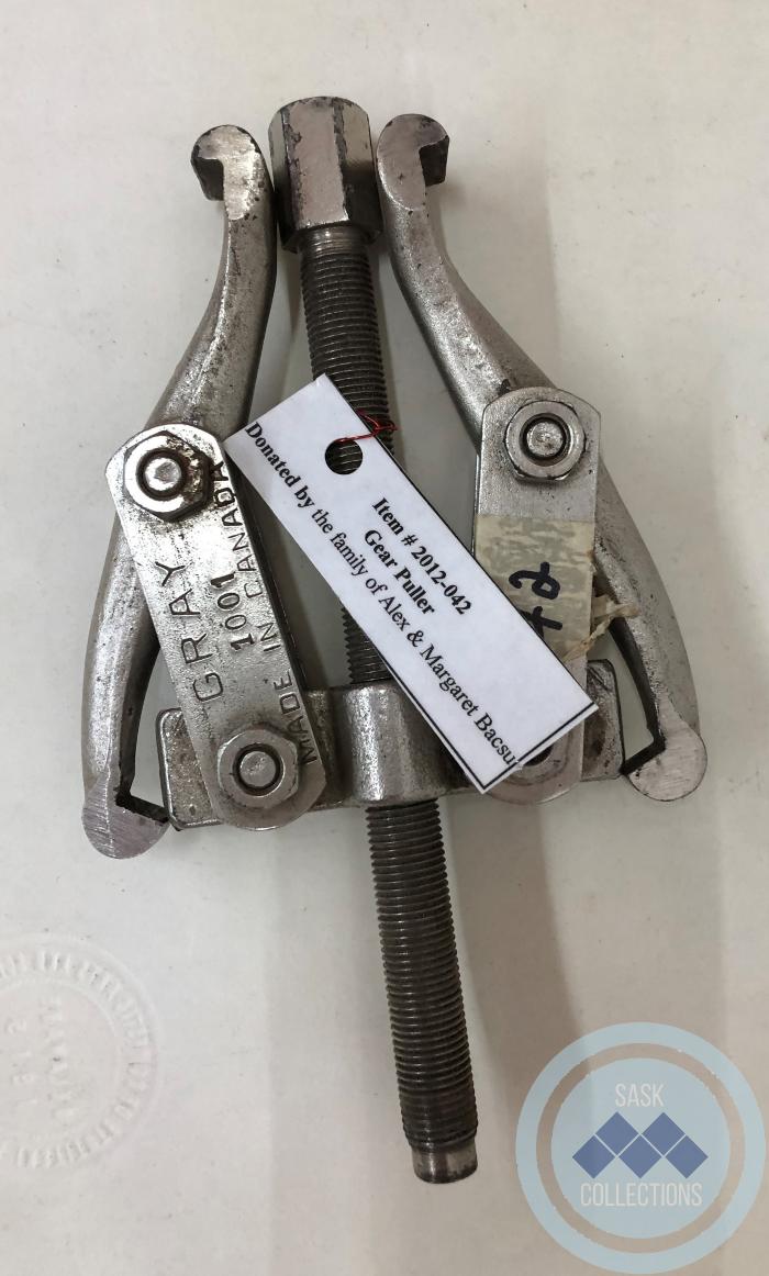 Gear puller