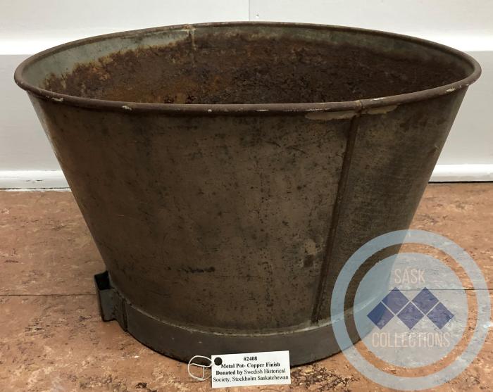 Metal Pot - copper finish