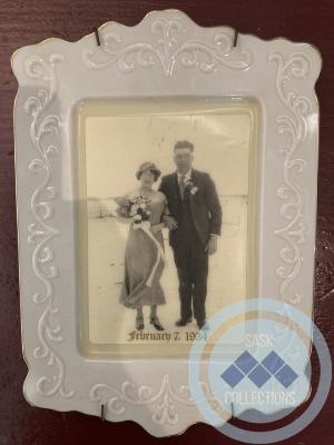 Plate - wedding picture of Mr. and Mrs. Emile Payot (Beaujot)