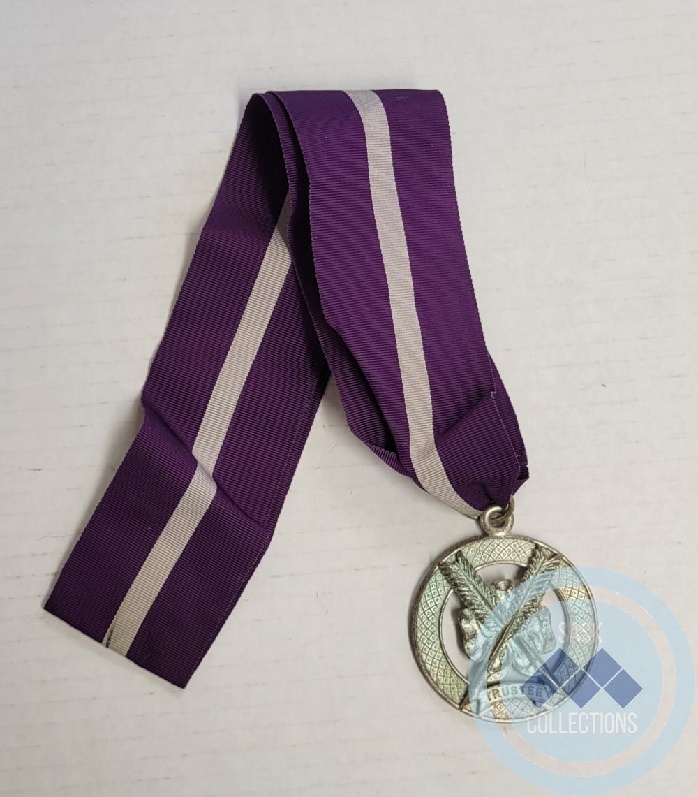 Pendant, Fraternal