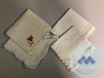 4 Napkins