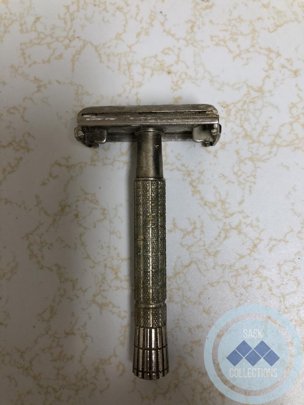 Razor - silver - engraved handle