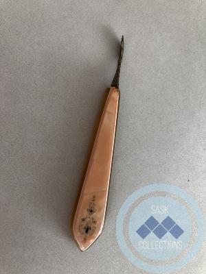 Cuticle Knife - peach - Lillian Sandberg