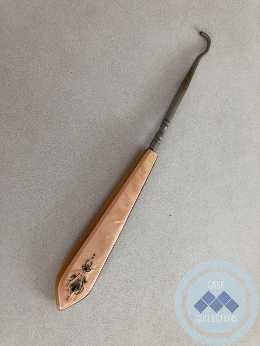 Buttonhook - peach - Lillian Sandberg