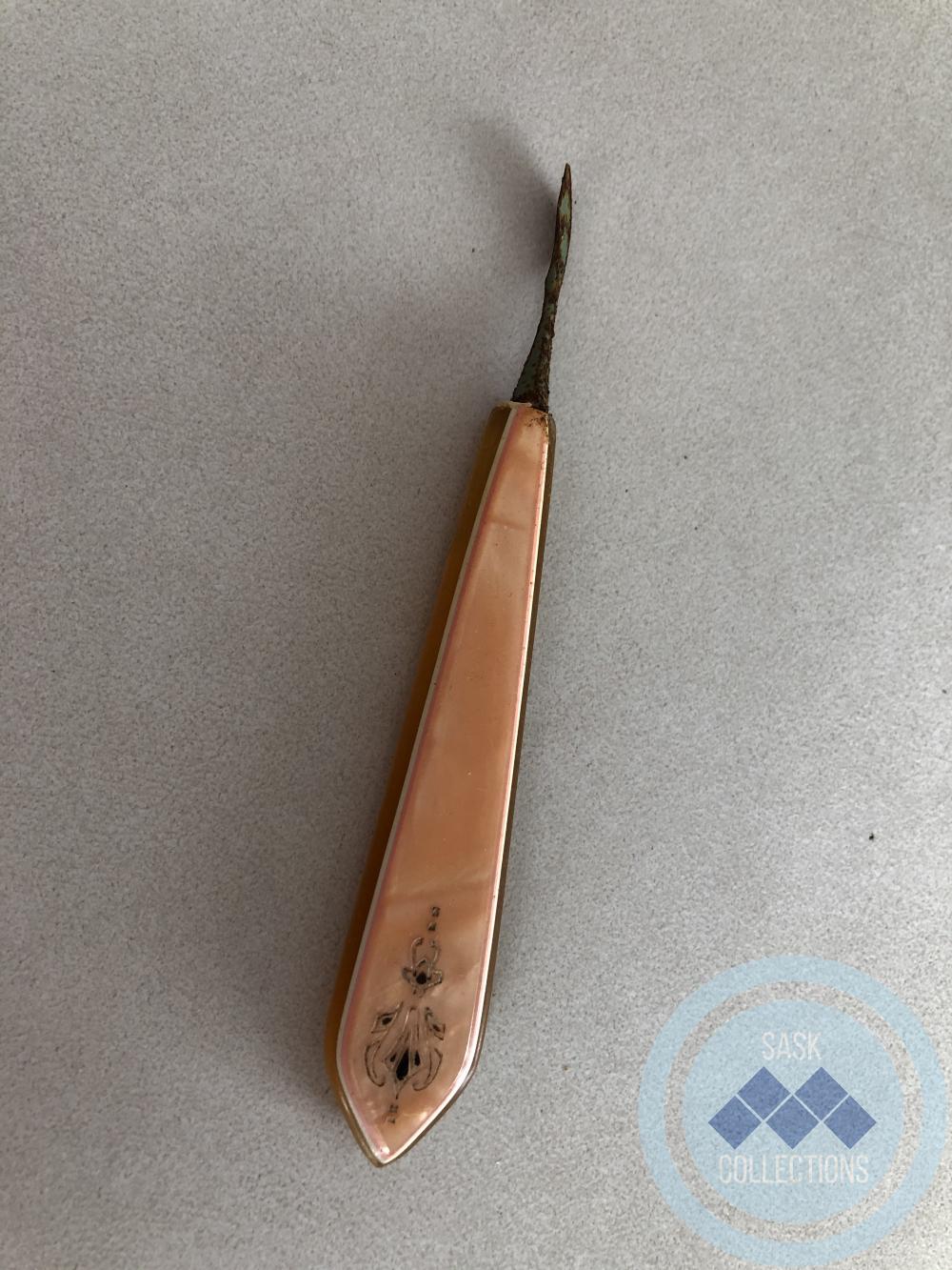 Cuticle Knife - peach - Lillian Sandberg